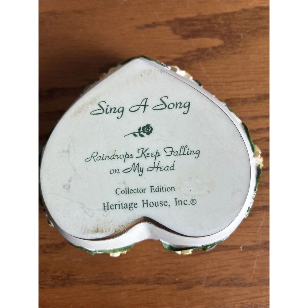 Heritage House Robin Sing A Song Music Box 
